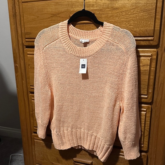 GAP Women's Light Peach Crew Neck Sweater - Picture 2 of 3